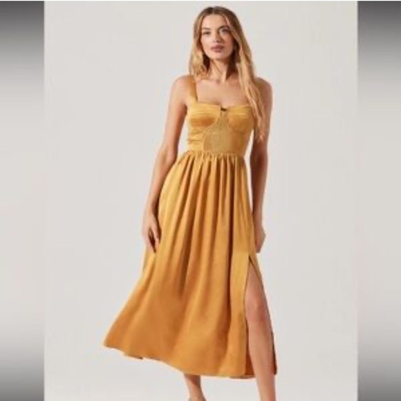 ASTR Pleated Bustier Elegant Gold Maxi Split Dress- Size M - Picture 1 of 11